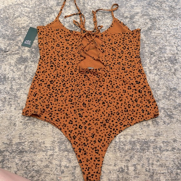 NWT Women’s Leopard Print Bodysuit - Picture 2 of 2